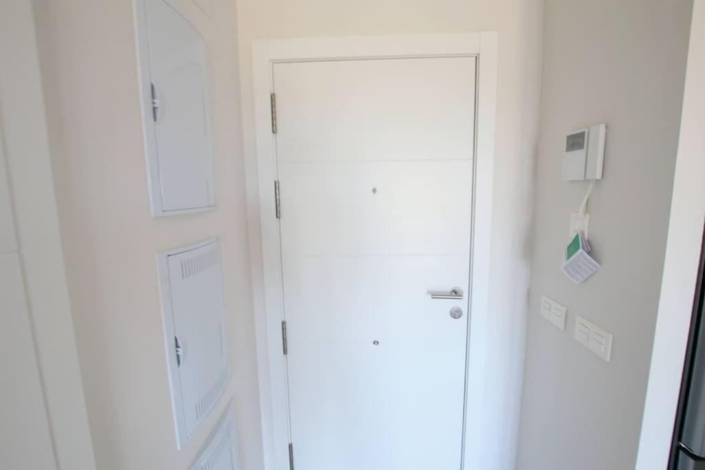 Apartamento Playa Valle Niza Малага Екстериор снимка