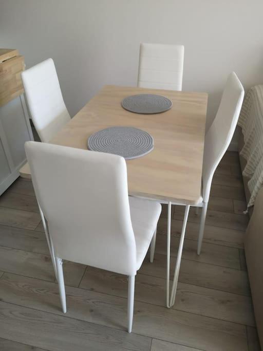 Apartamento Playa Valle Niza Малага Екстериор снимка