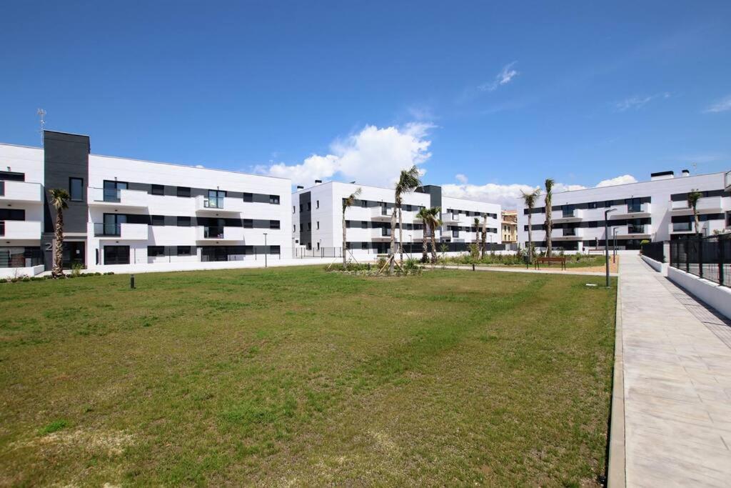 Apartamento Playa Valle Niza Малага Екстериор снимка