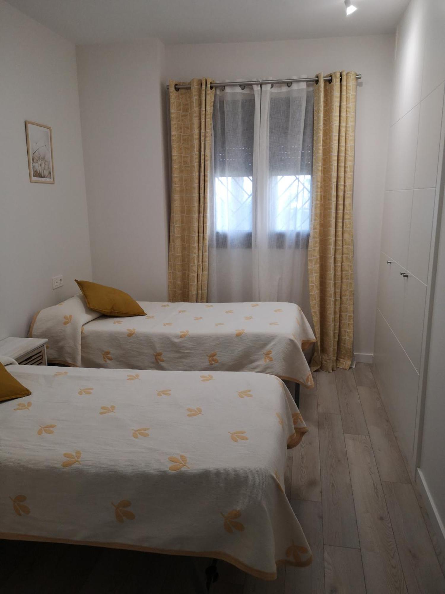 Apartamento Playa Valle Niza Малага Екстериор снимка
