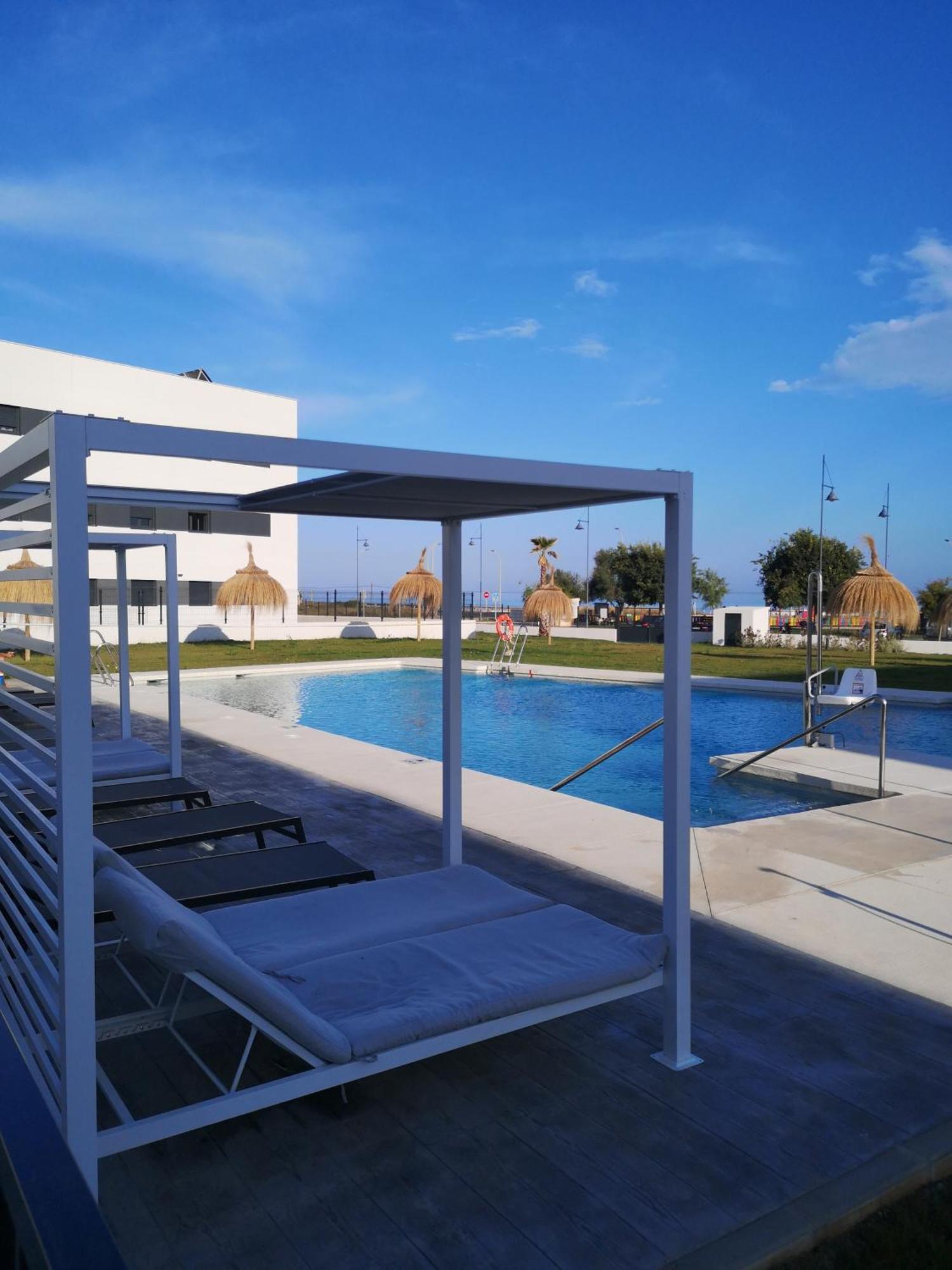 Apartamento Playa Valle Niza Малага Екстериор снимка